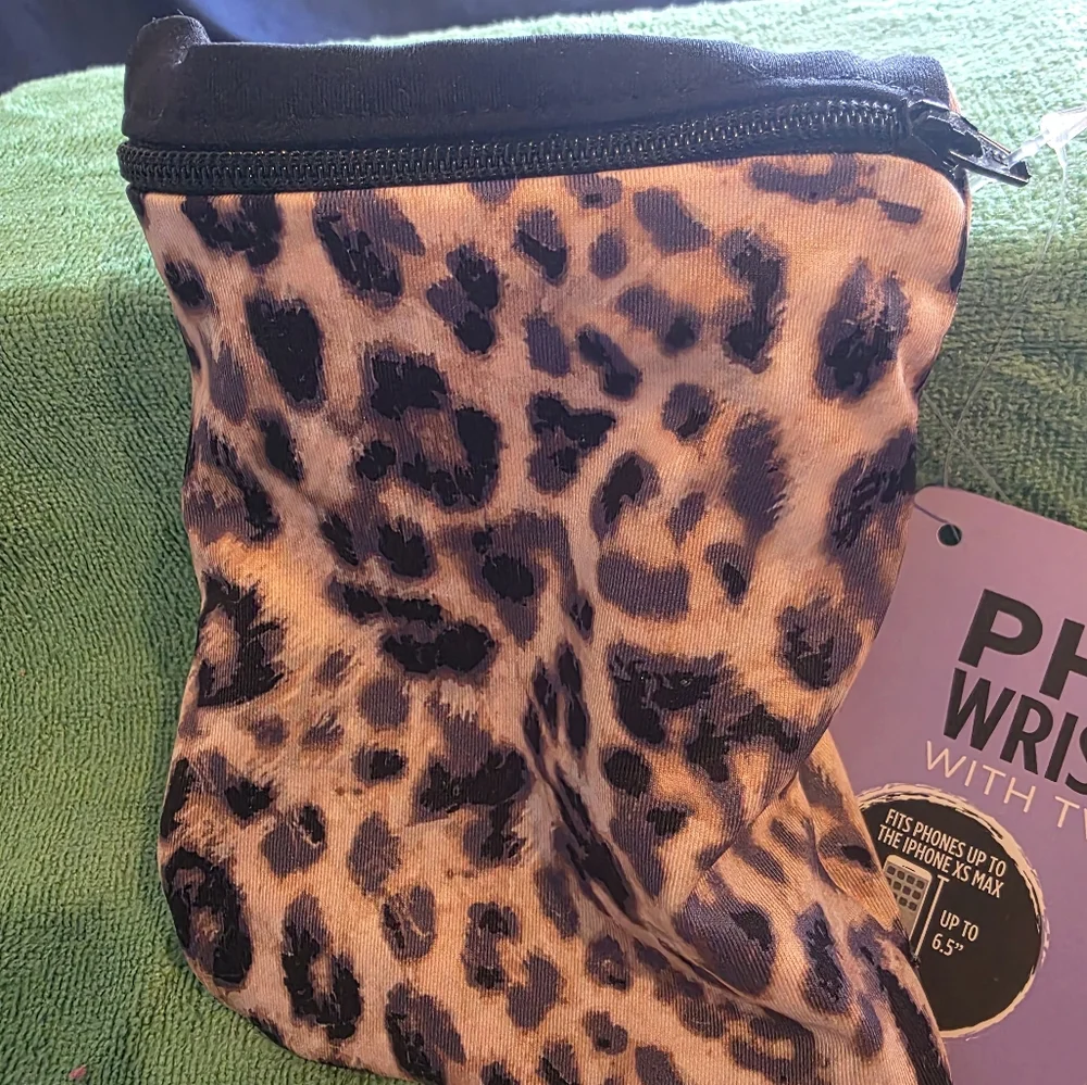 Leopard Phone Wrist Wallet